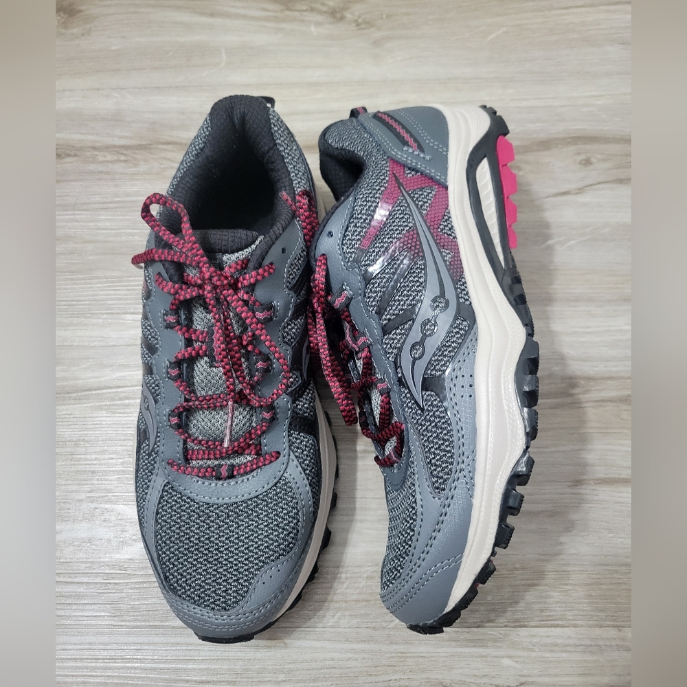 Saucony Women's Grid Escape TR5 running Shoes Size 9